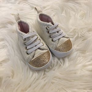 Carter’s sneakers (NB)